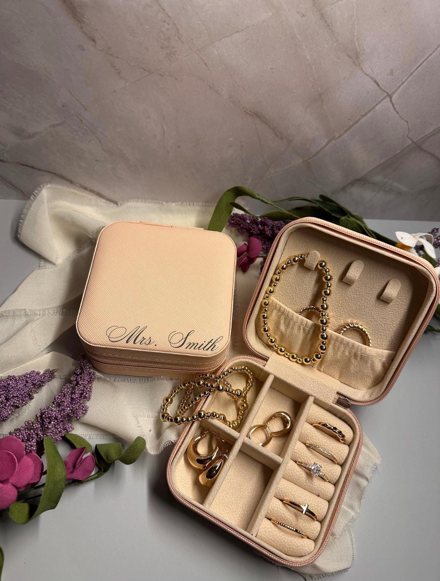 Personalized Jewelry Travel Case – Custom Name Bridesmaid Gift – Pink Jewelry Box for Bride, Friends, Wedding Party